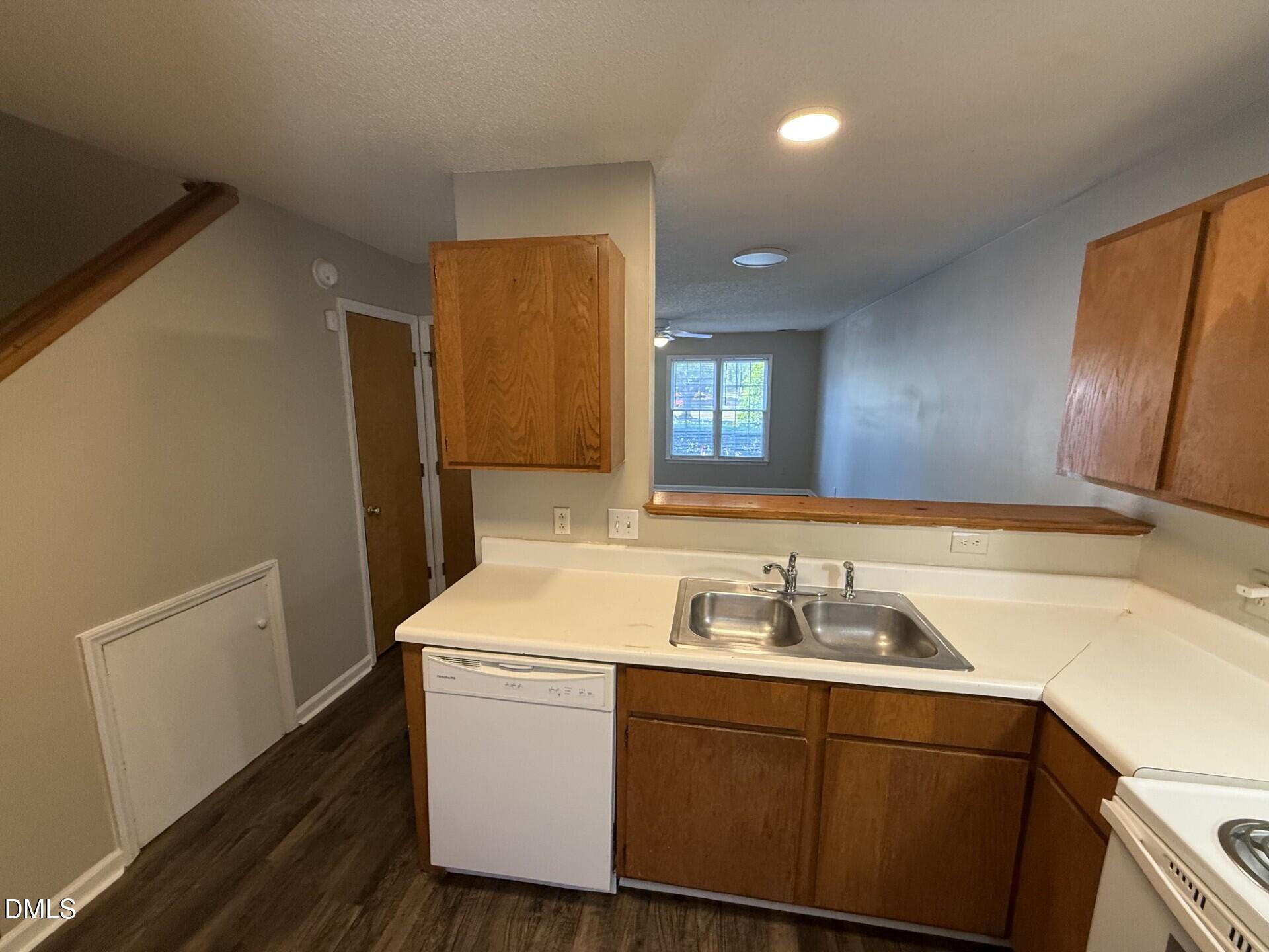 2905 Faversham Place Property Photo 8