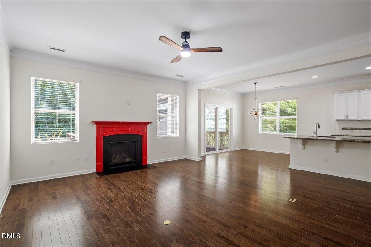 1002 Emerald Court Property Photo 8