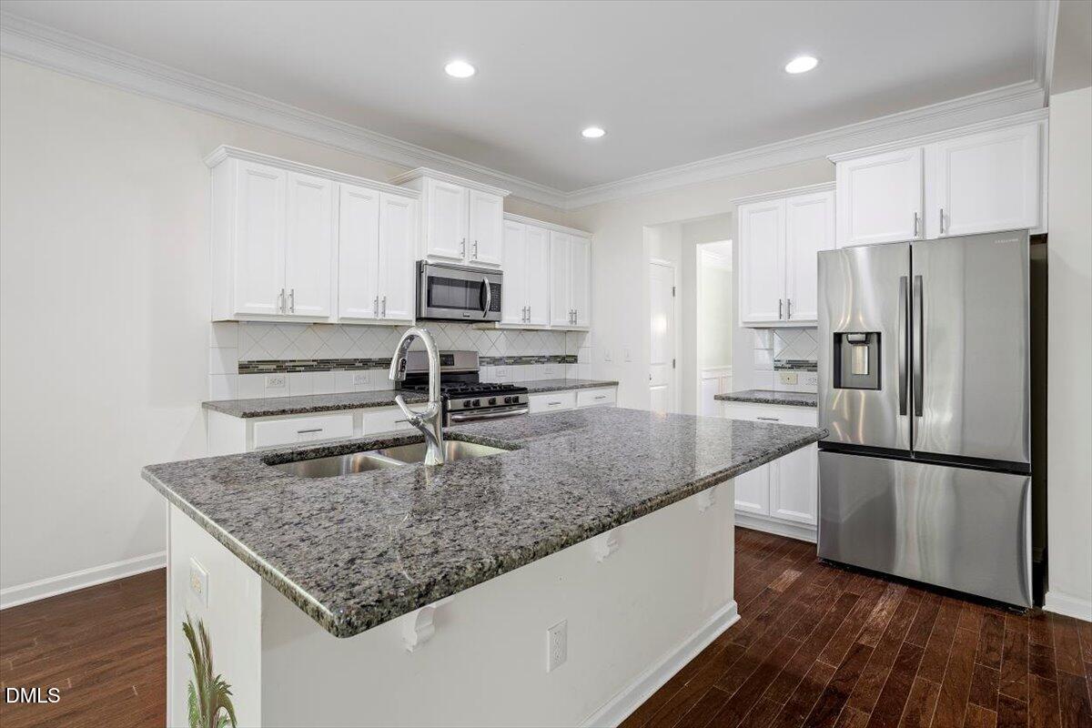 1002 Emerald Court Property Photo 11