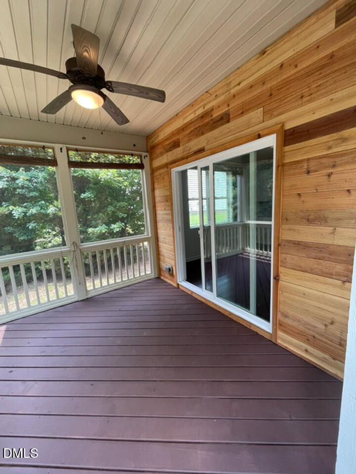 1002 Emerald Court Property Photo 18