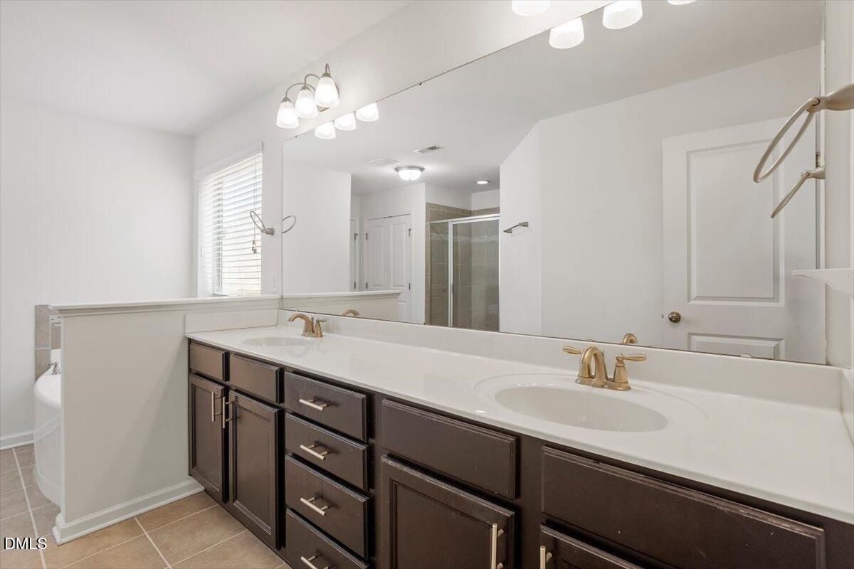 1002 Emerald Court Property Photo 28