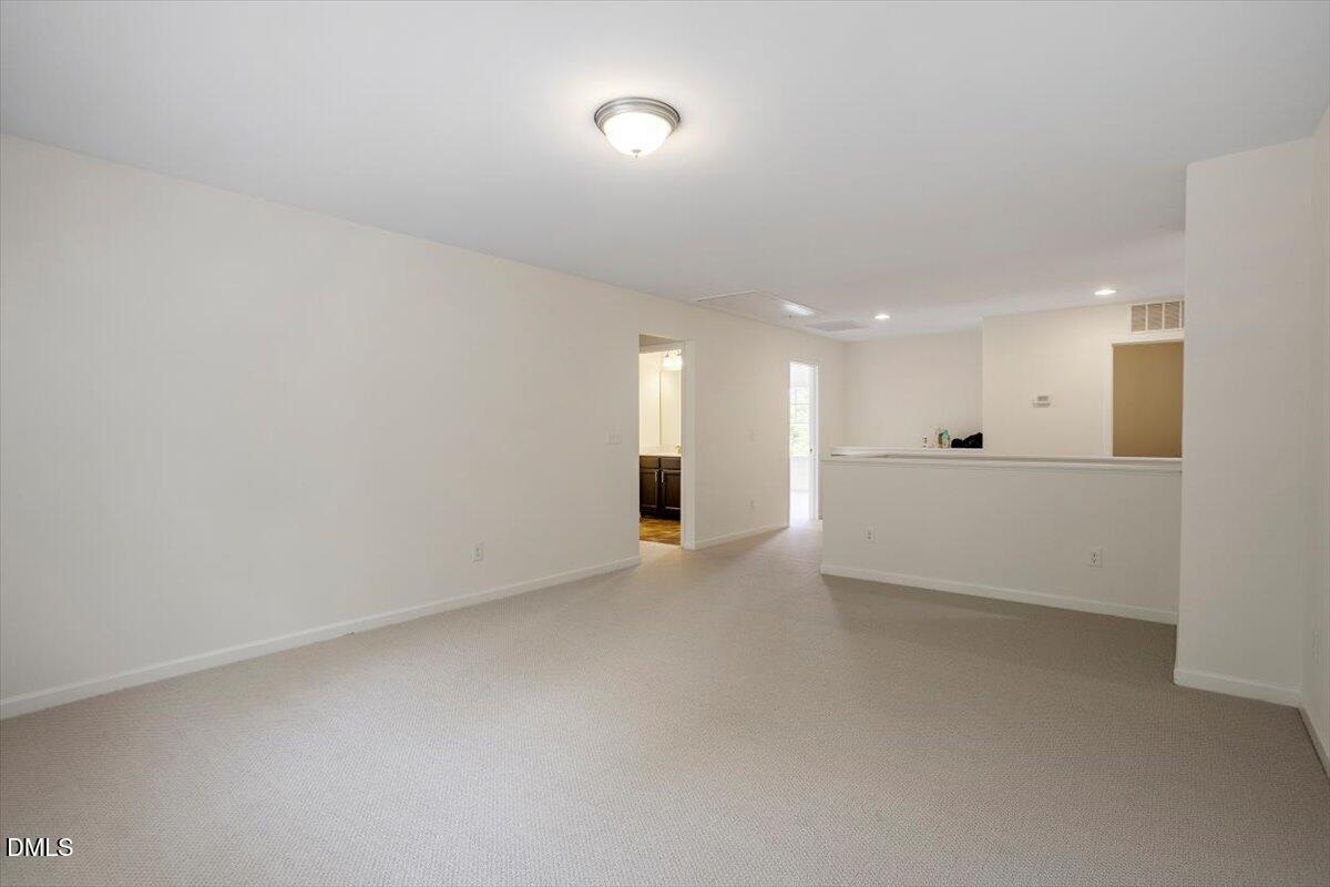1002 Emerald Court Property Photo 33