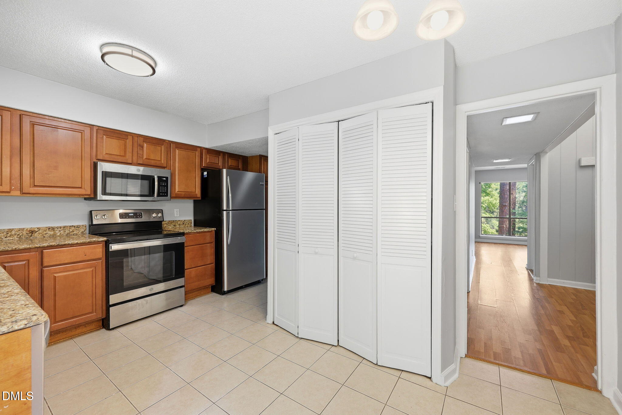 5043 Tall Pines Court Property Photo 5