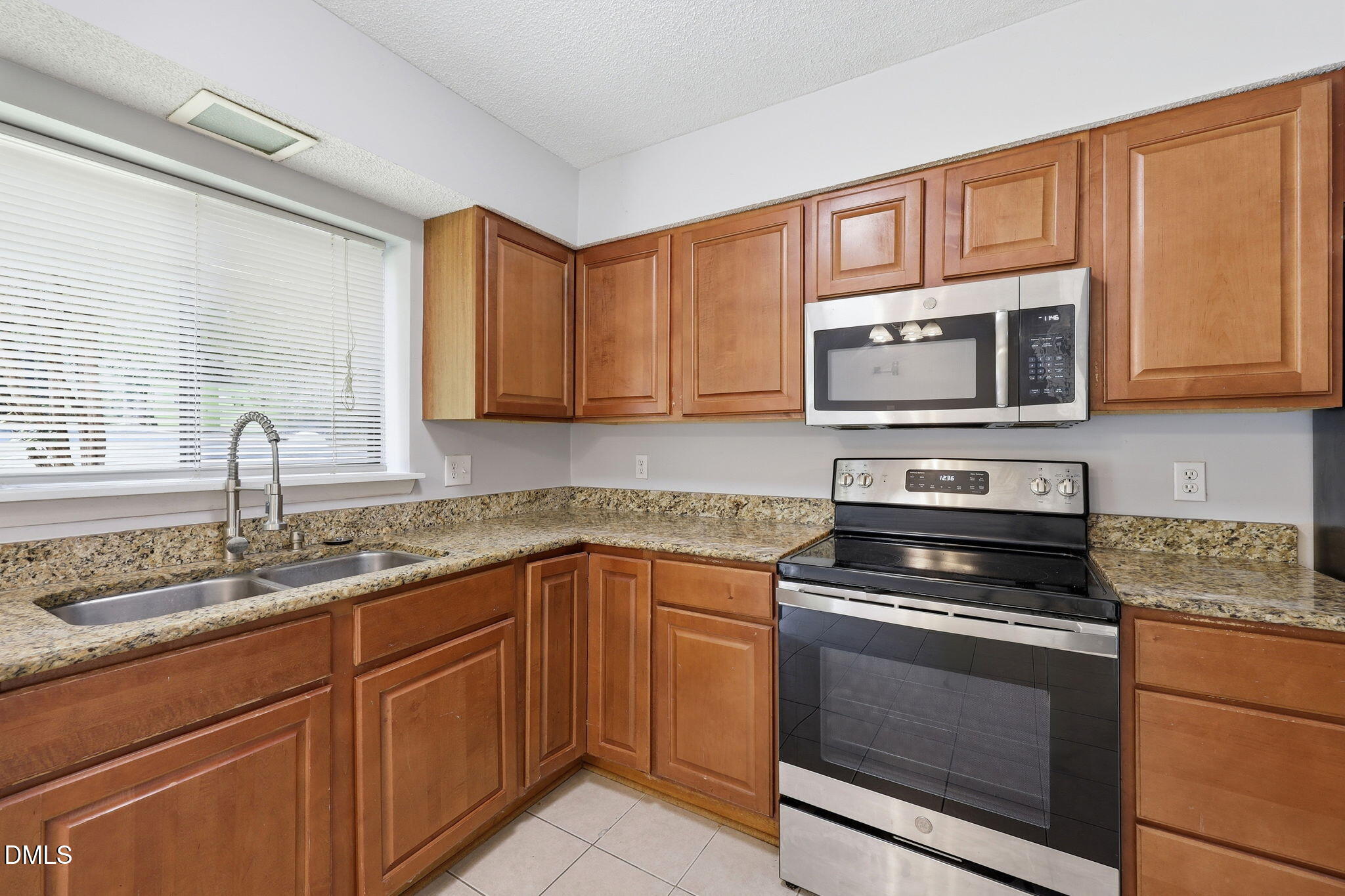 5043 Tall Pines Court Property Photo 6