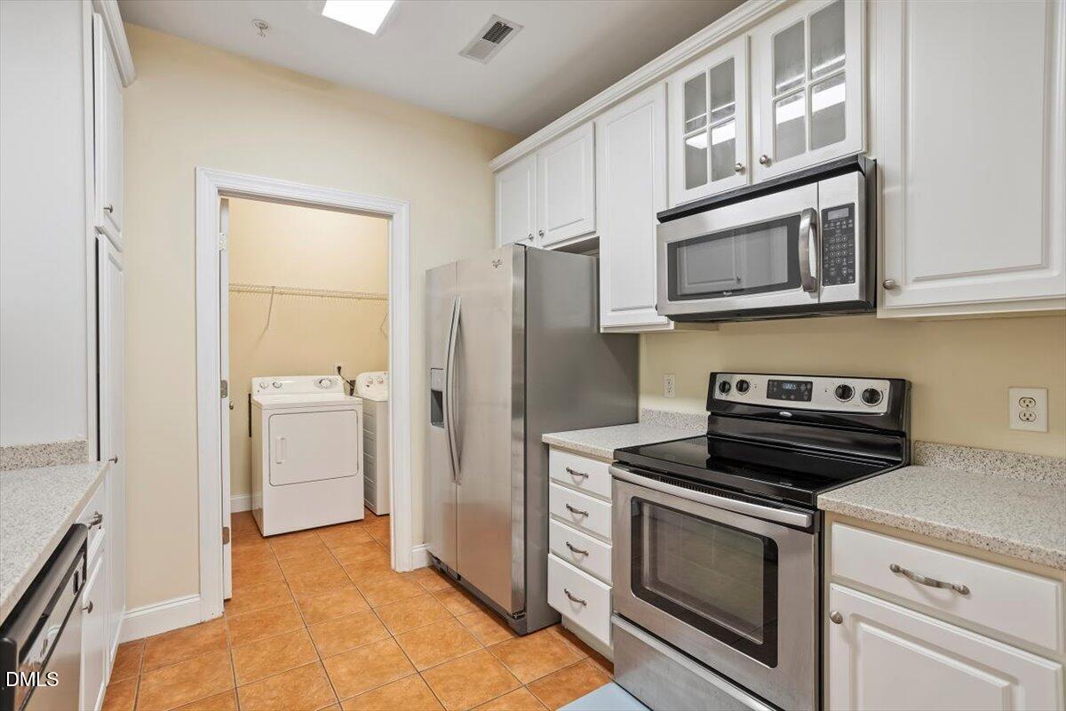 1401 Coopershill Drive 206 Property Photo 6