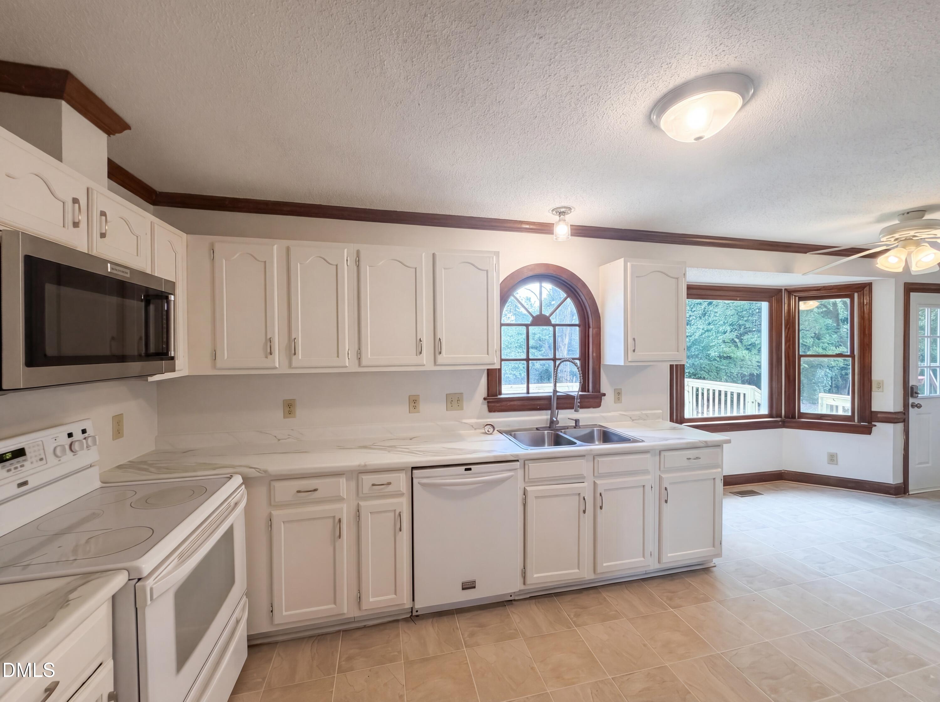 3921 Iron Horse Road Property Photo 4