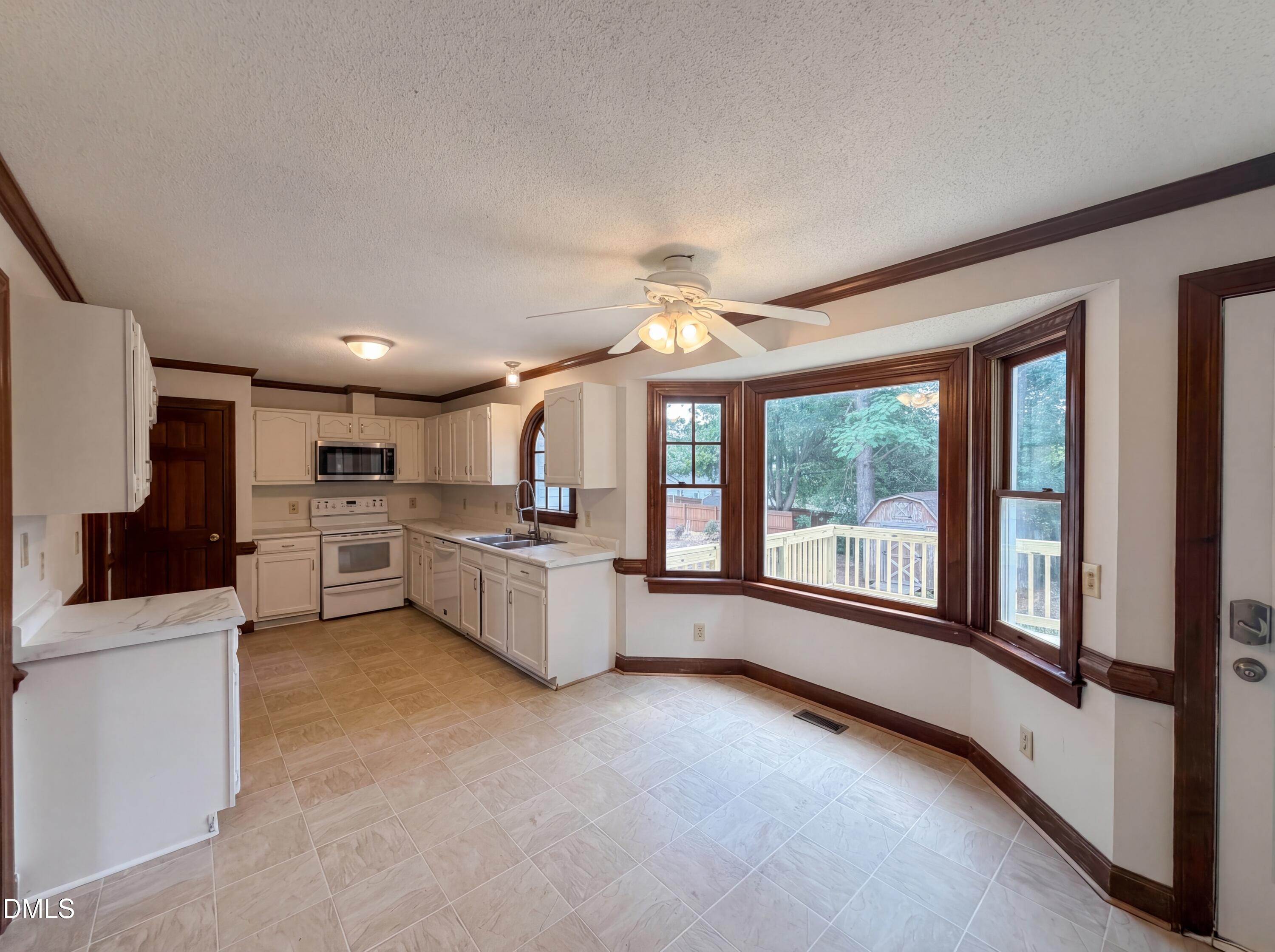 3921 Iron Horse Road Property Photo 5