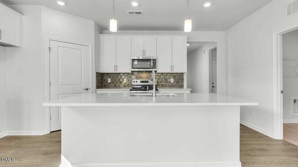 365 Alexis Loop Property Photo 6