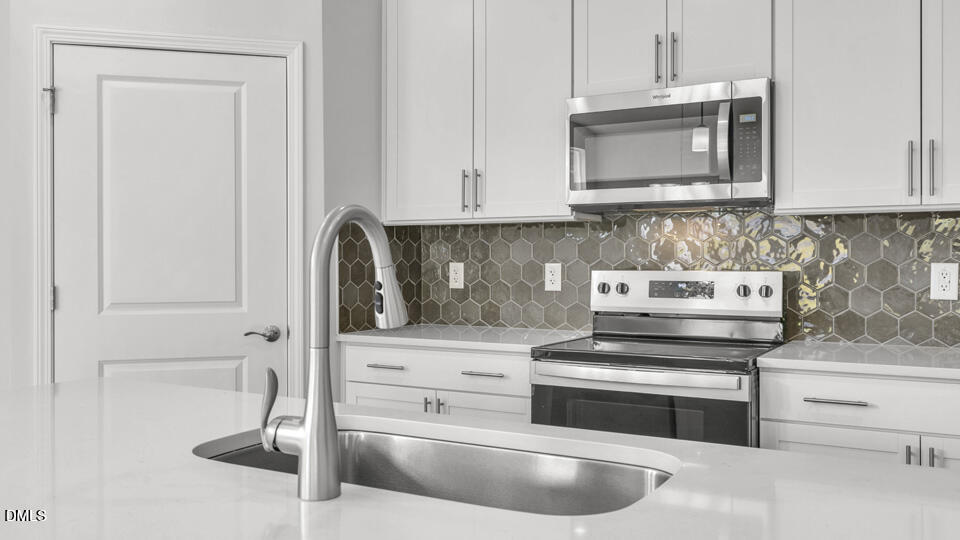 365 Alexis Loop Property Photo 10