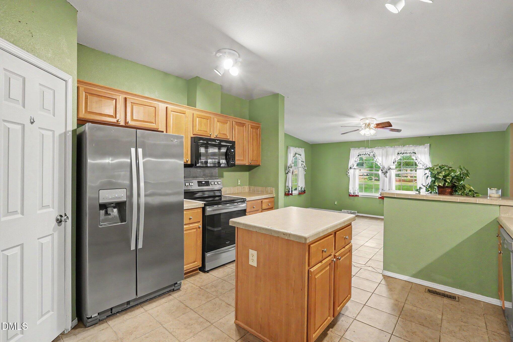 256 Yellow Belle Court Property Photo 6