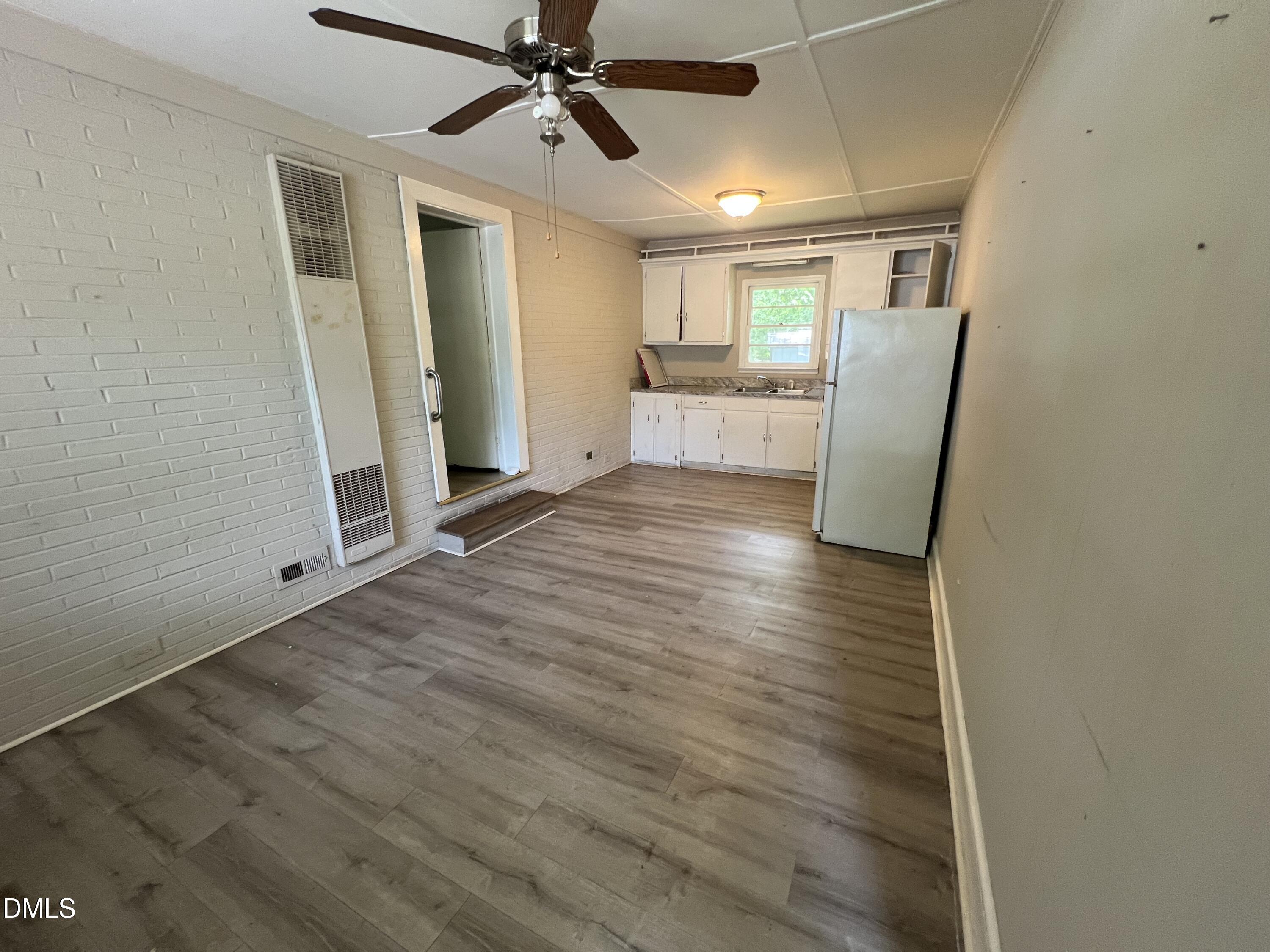 102 1/2 Ford Circle Property Photo 2