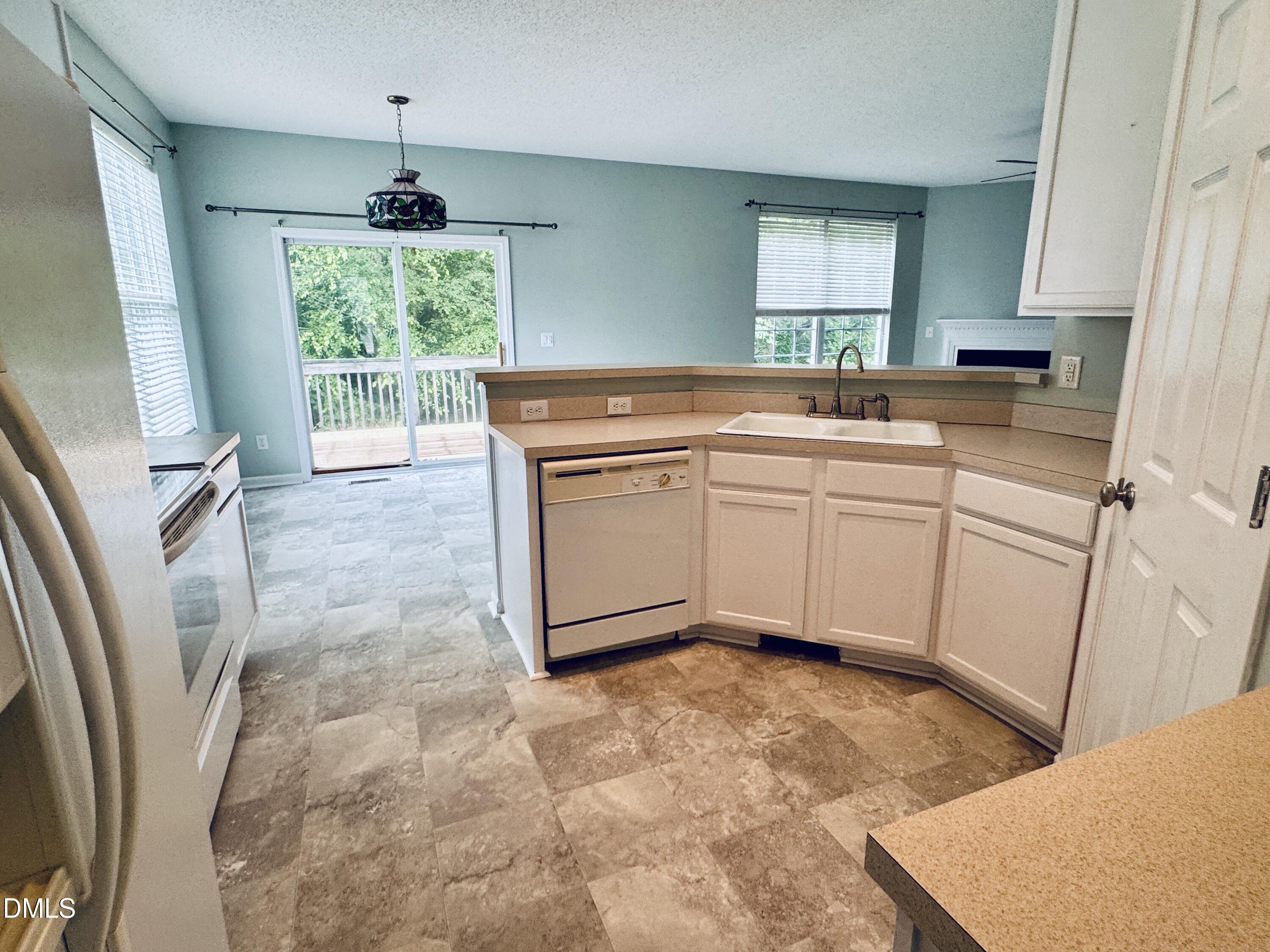 1224 Arbor Greene Drive Property Photo 5