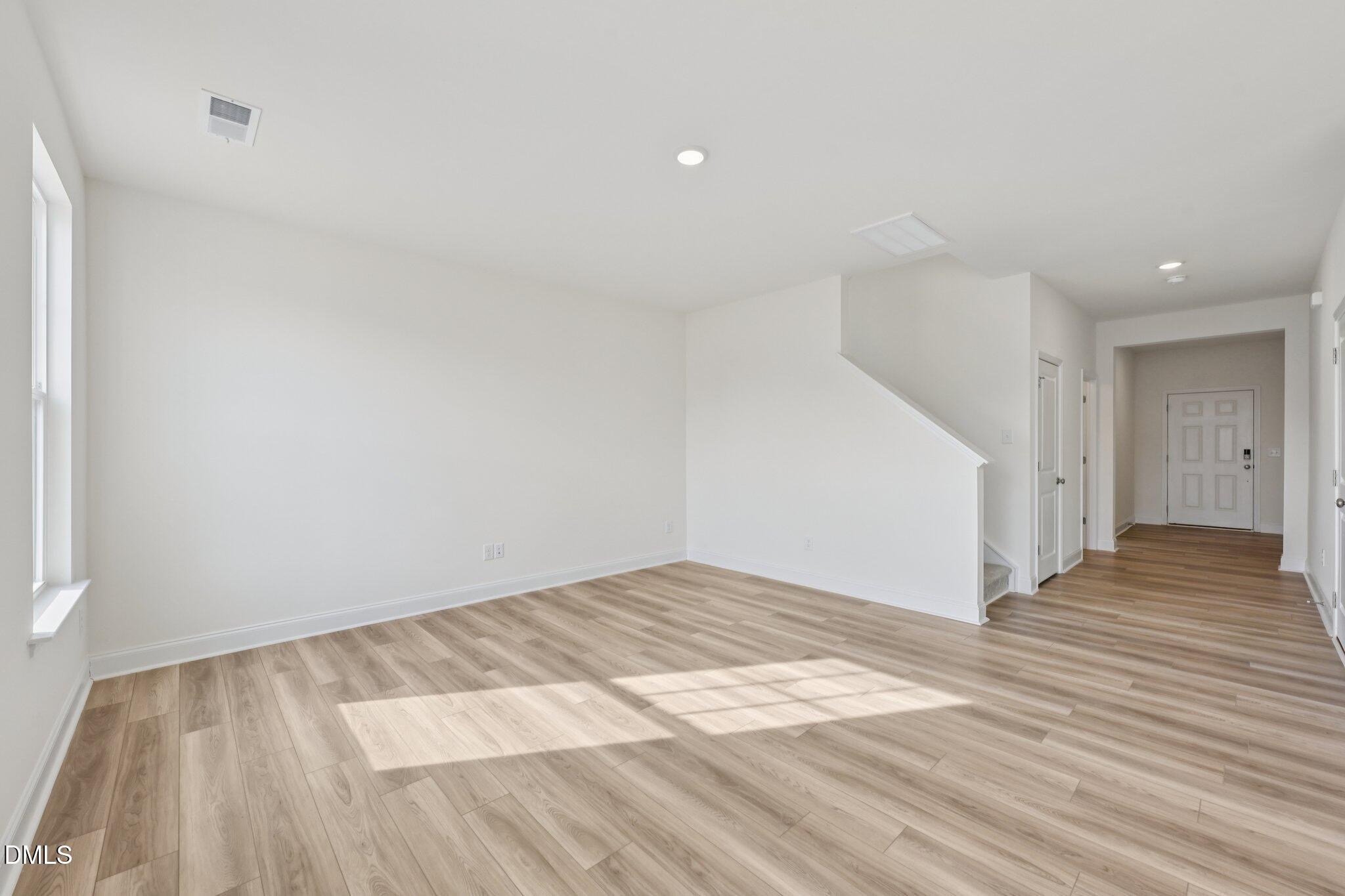 513 Hipwood Drive Property Photo 3