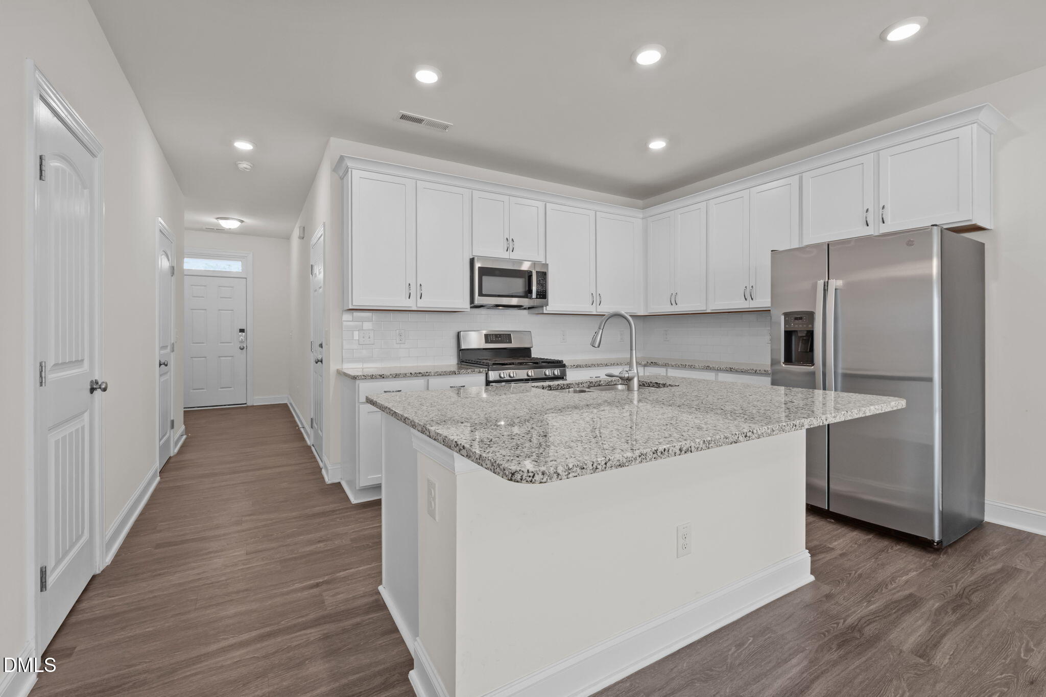 1033 Heartstone Way Property Photo 8