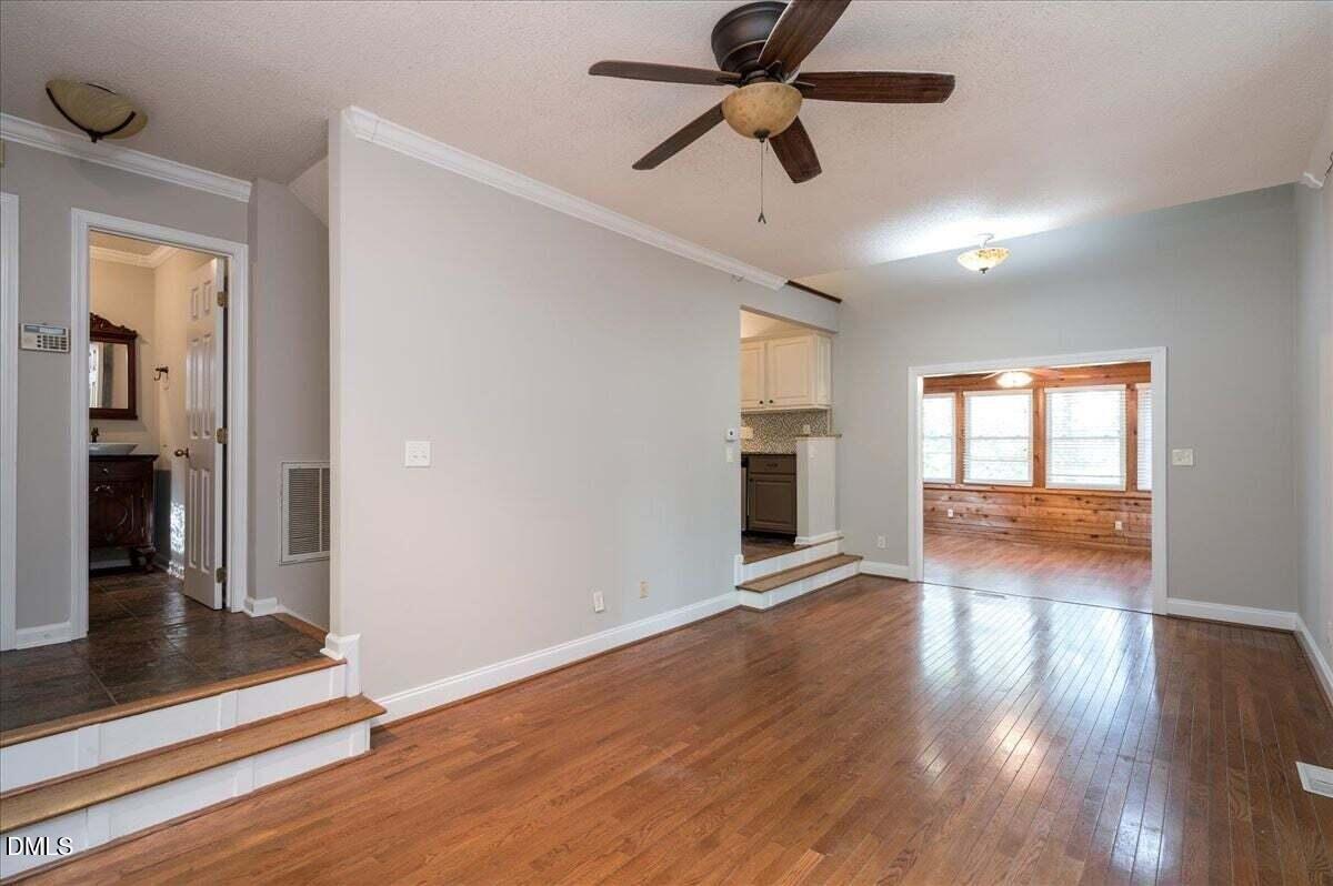 413 W Oak Avenue Property Photo 2