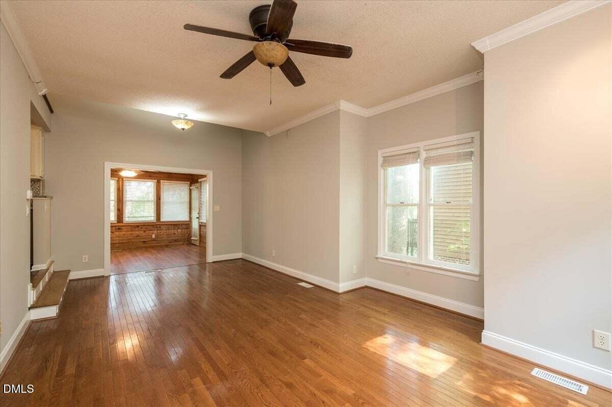 413 W Oak Avenue Property Photo 3