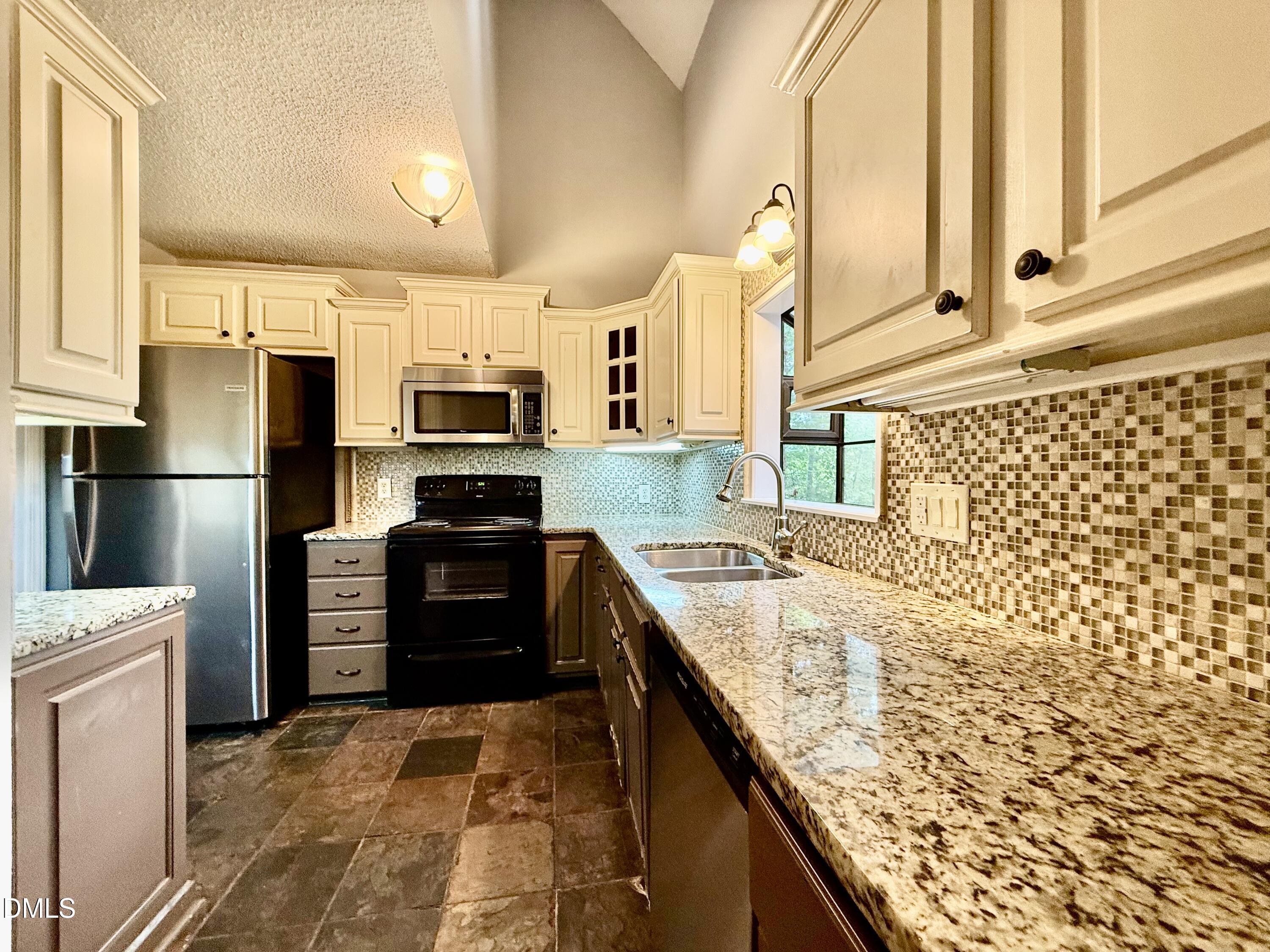 413 W Oak Avenue Property Photo 6