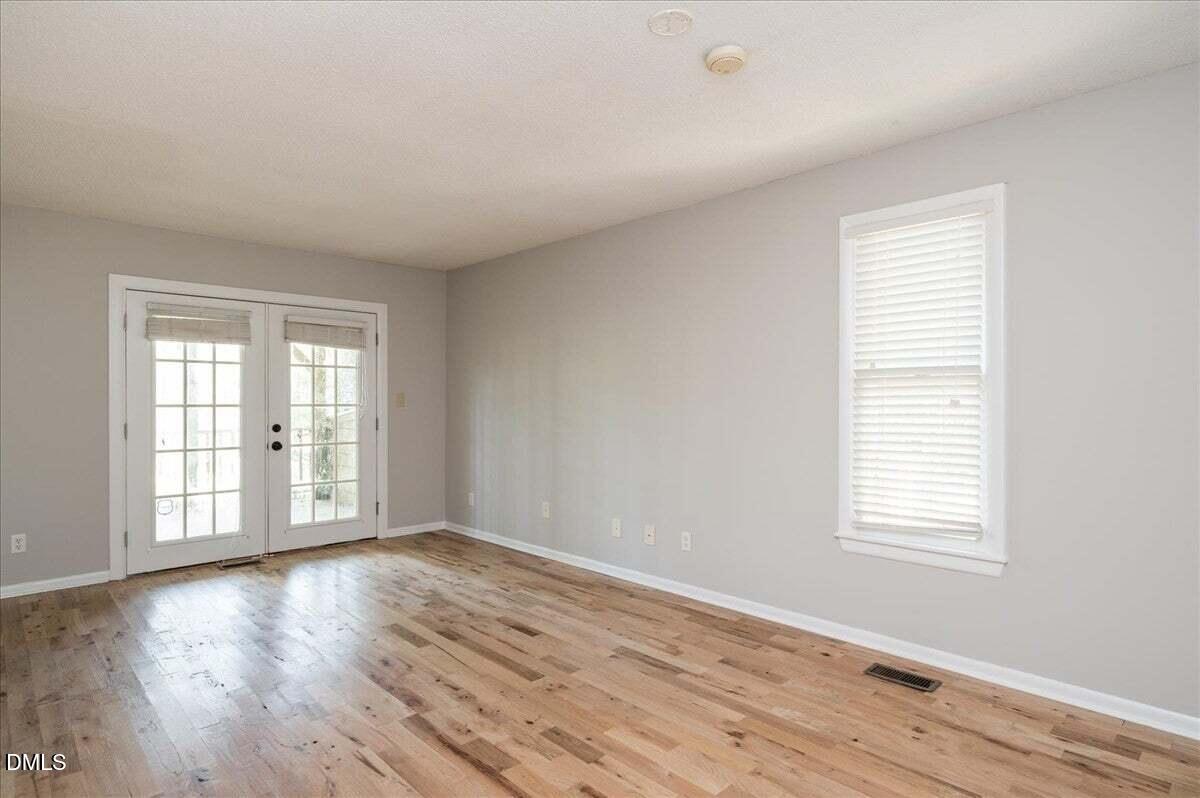 413 W Oak Avenue Property Photo 15