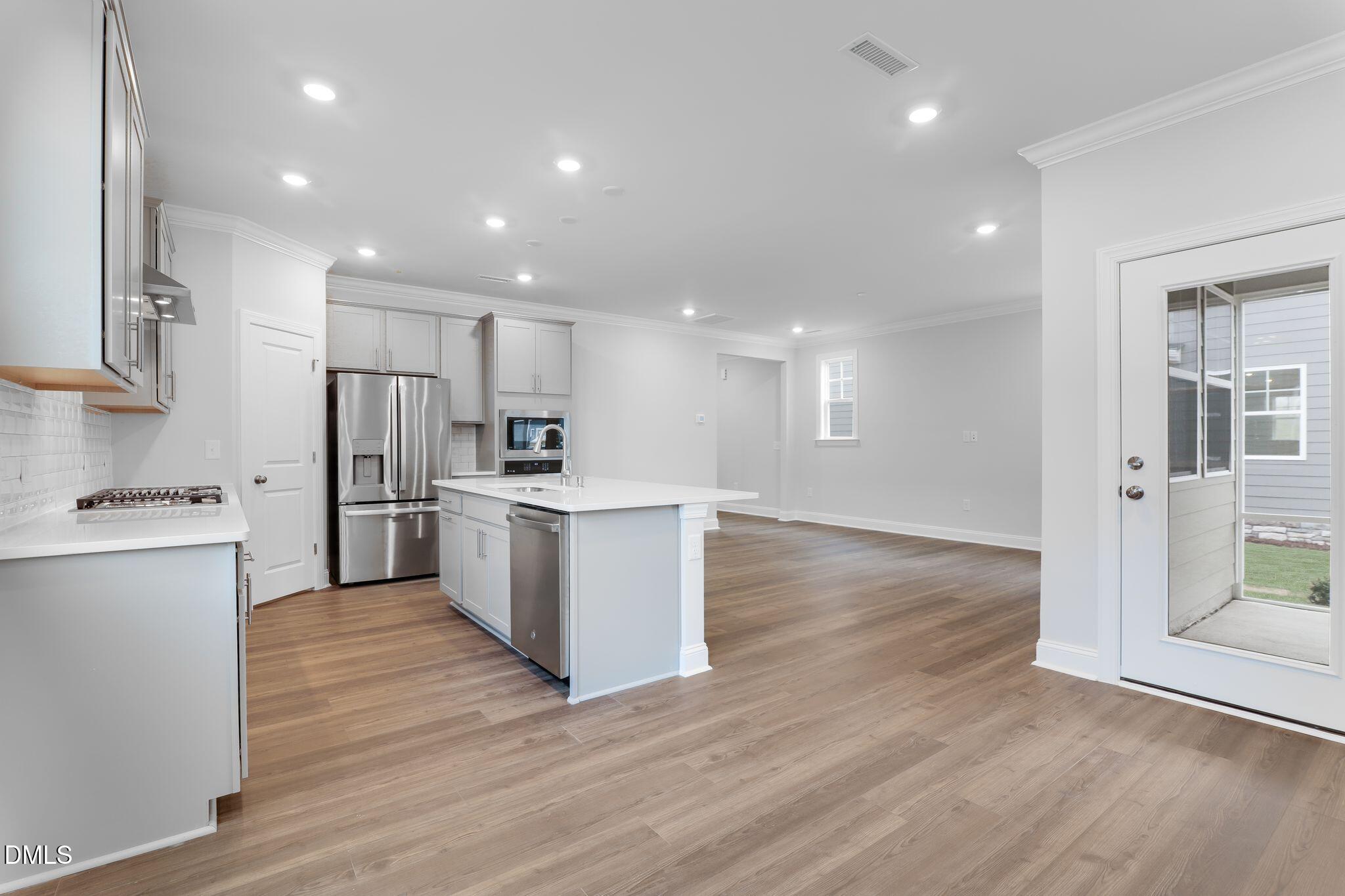 1737 Uplift Avenue Property Photo 4