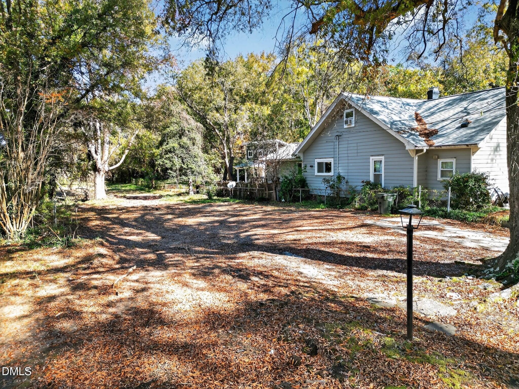 2711-a Ashe Street Property Photo 2