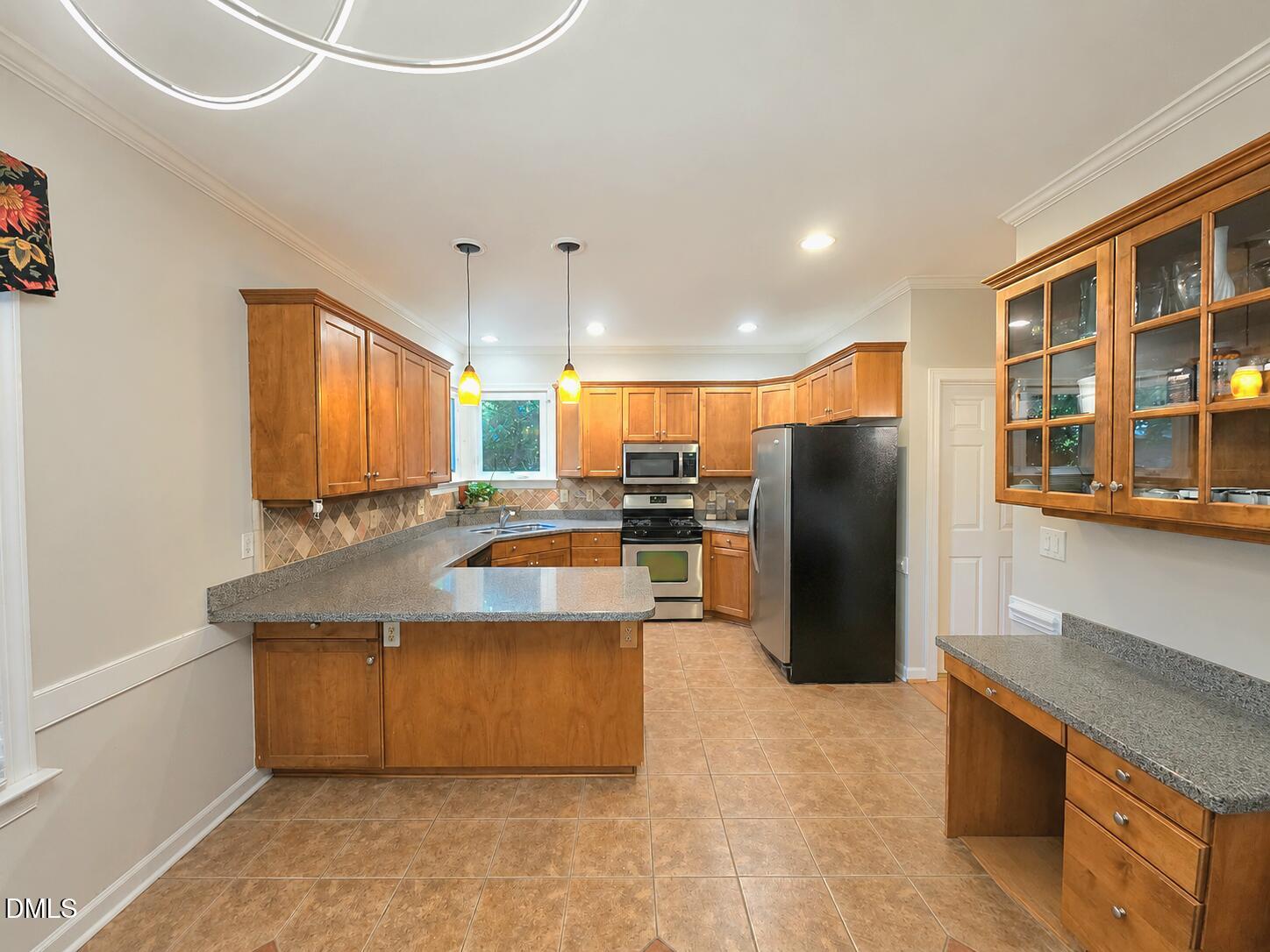 1003 Inglenook Place Property Photo 9