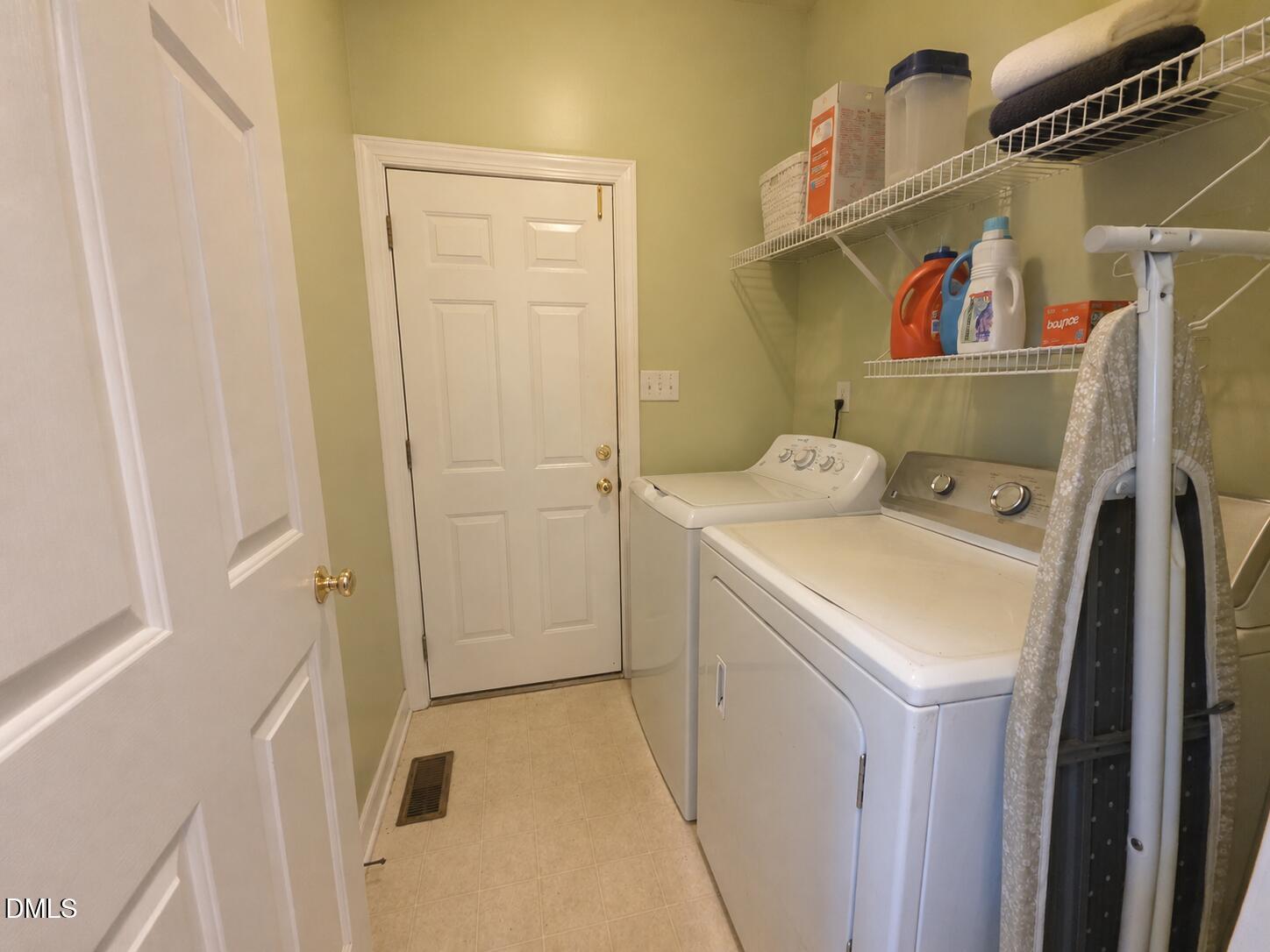 1003 Inglenook Place Property Photo 18
