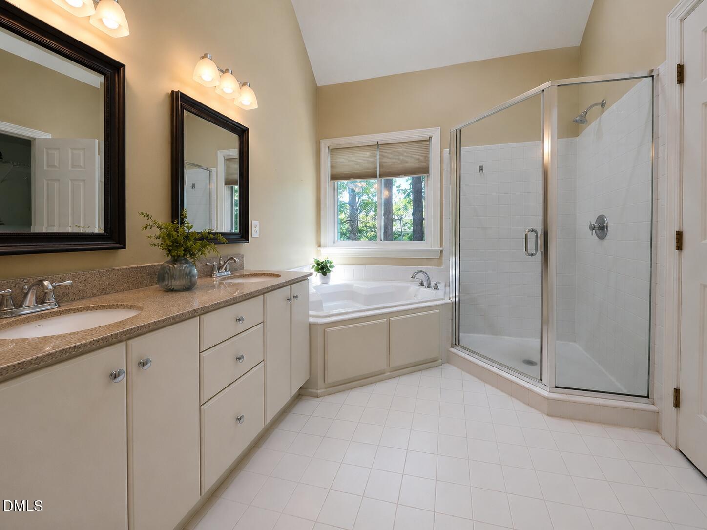 1003 Inglenook Place Property Photo 24