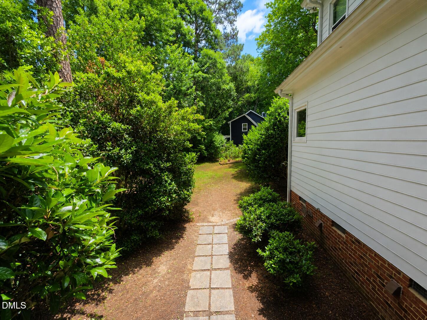 1003 Inglenook Place Property Photo 32