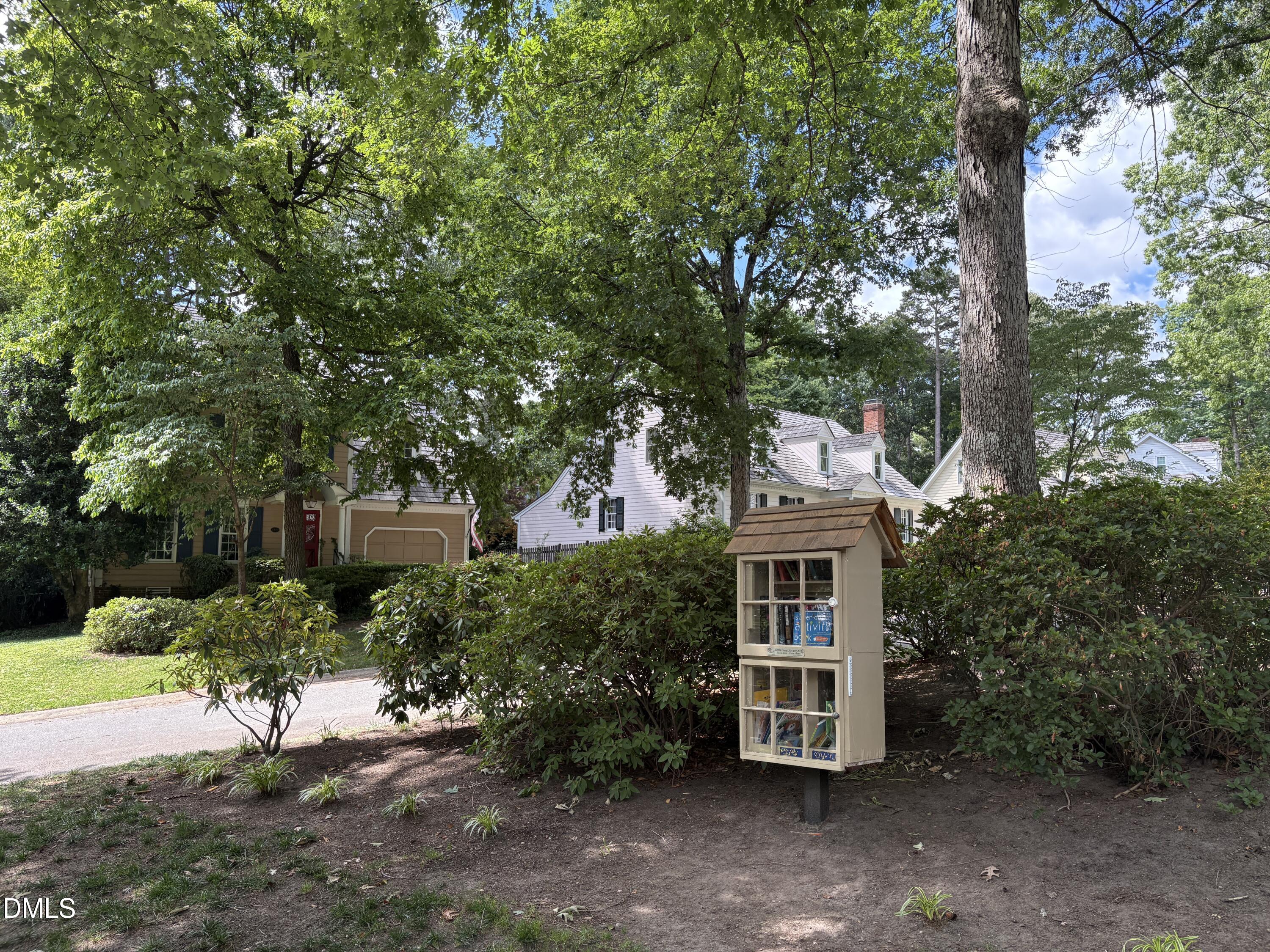 2225 Brisbayne Circle Property Photo 4