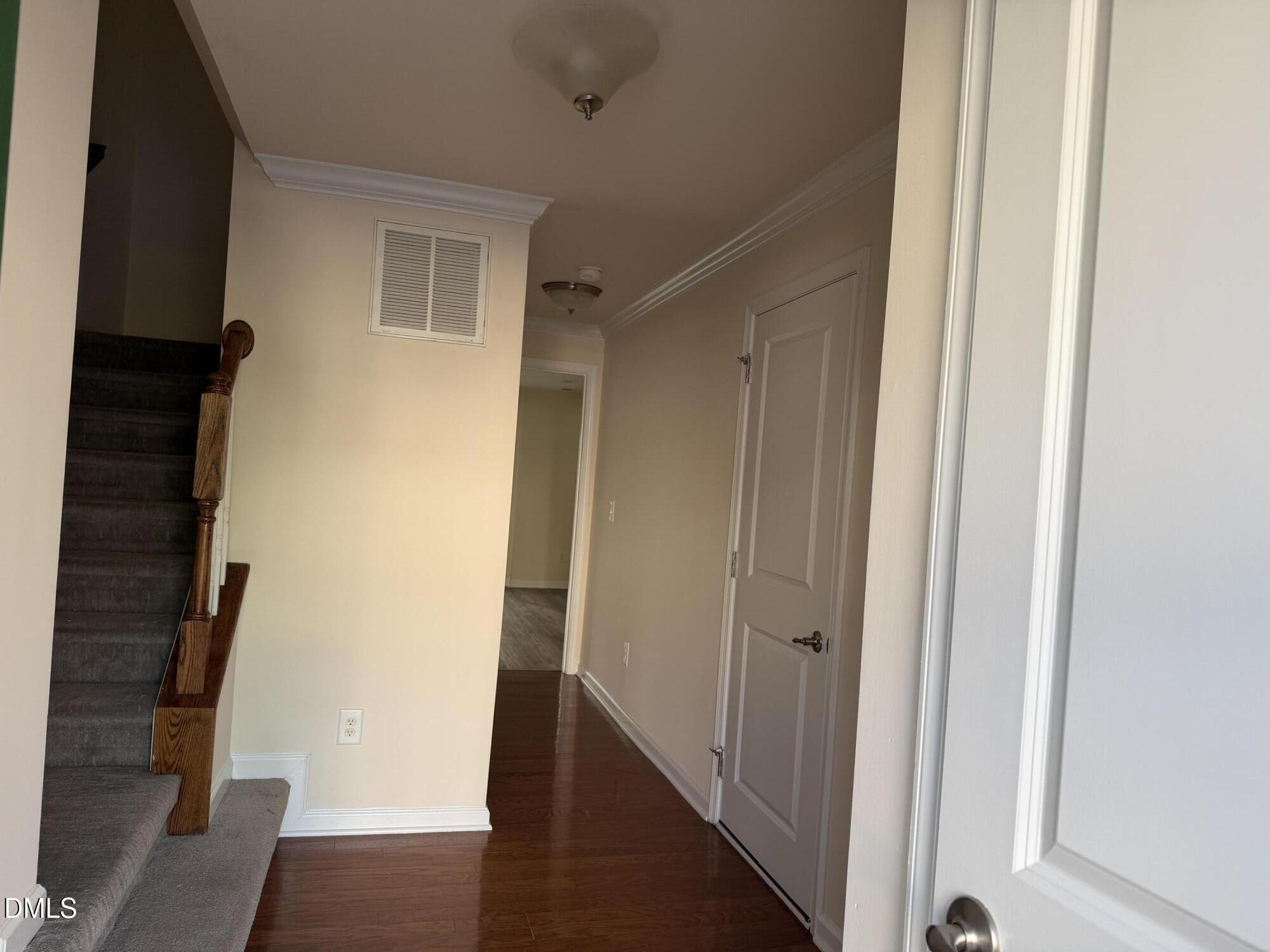 717 Suffield Way Property Photo 4