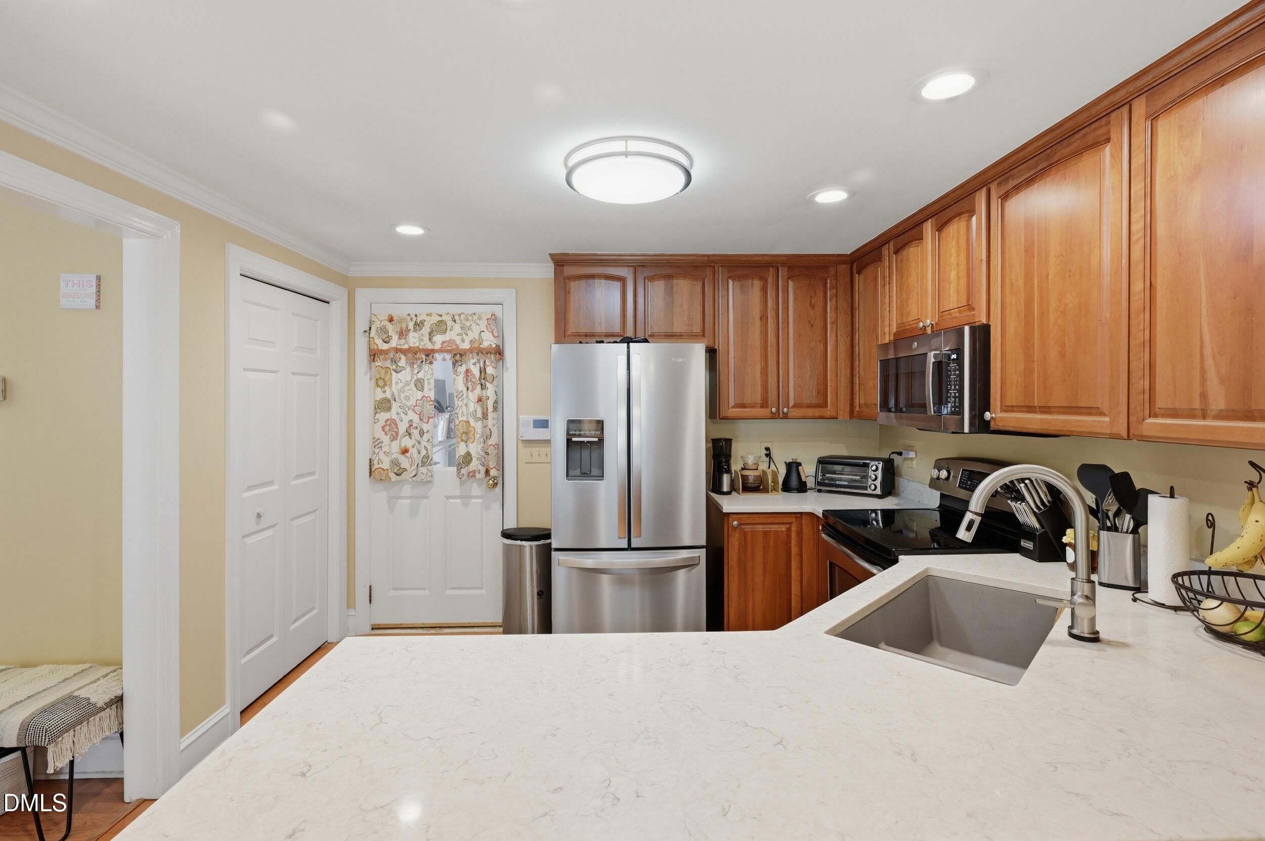 7514 Wellesley Park S Property Photo 11