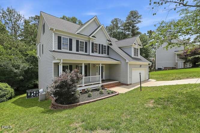 401 Peachtree Point Court Property Photo 2