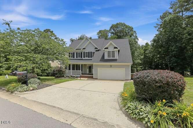 401 Peachtree Point Court Property Photo 3