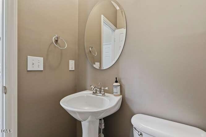 401 Peachtree Point Court Property Photo 6