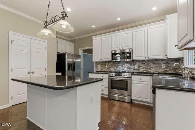 401 Peachtree Point Court Property Photo 15