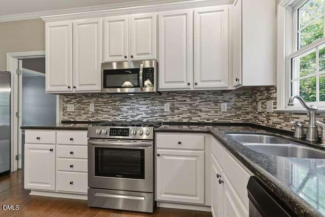 401 Peachtree Point Court Property Photo 16