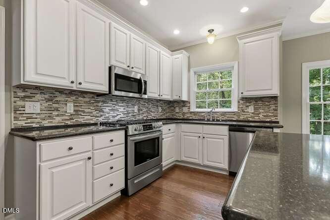 401 Peachtree Point Court Property Photo 17