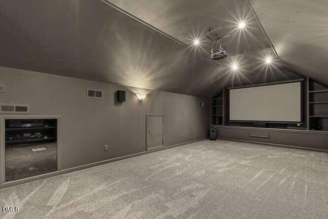 401 Peachtree Point Court Property Photo 45