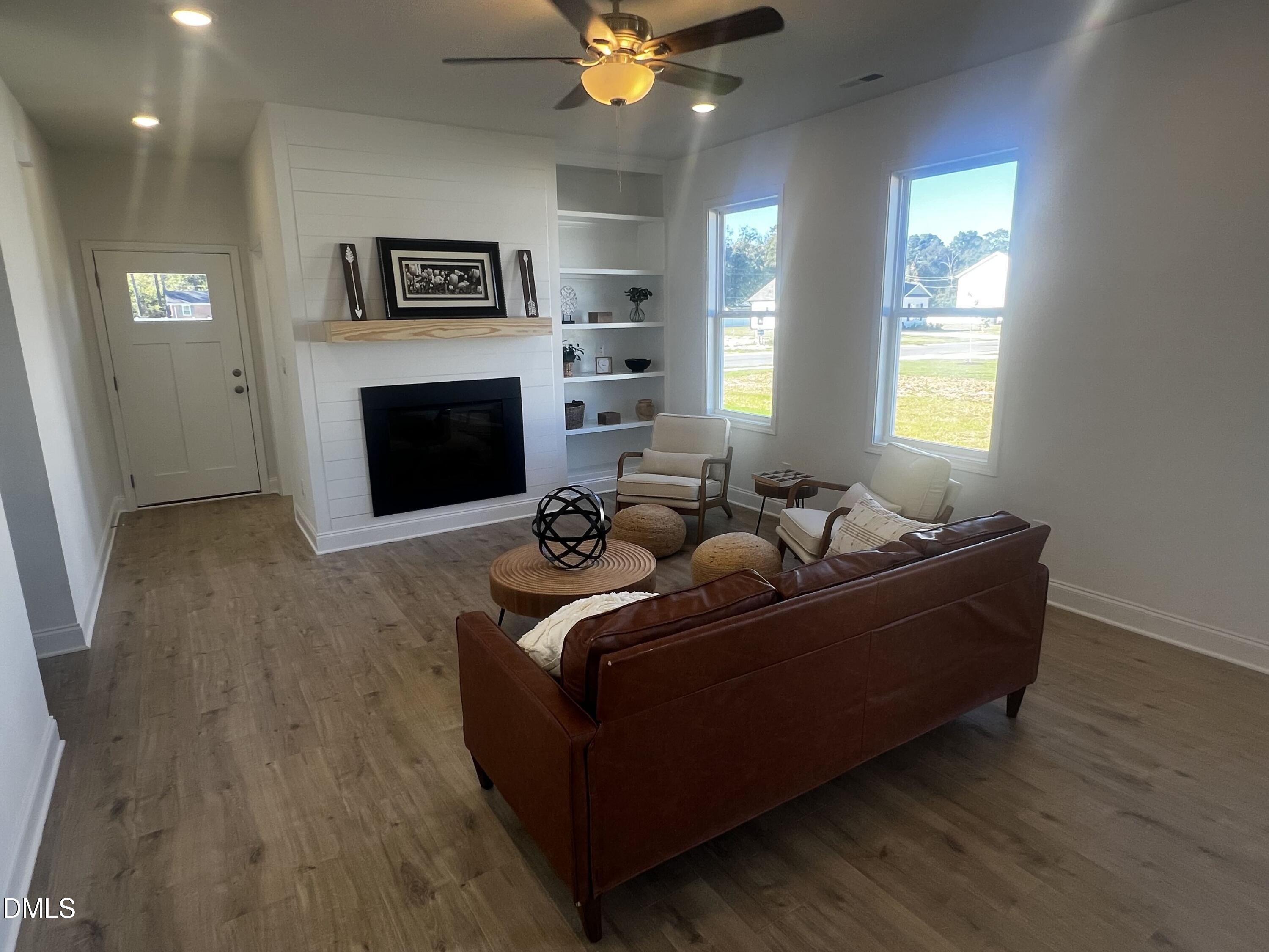 12 W Coulter Court Property Photo 5