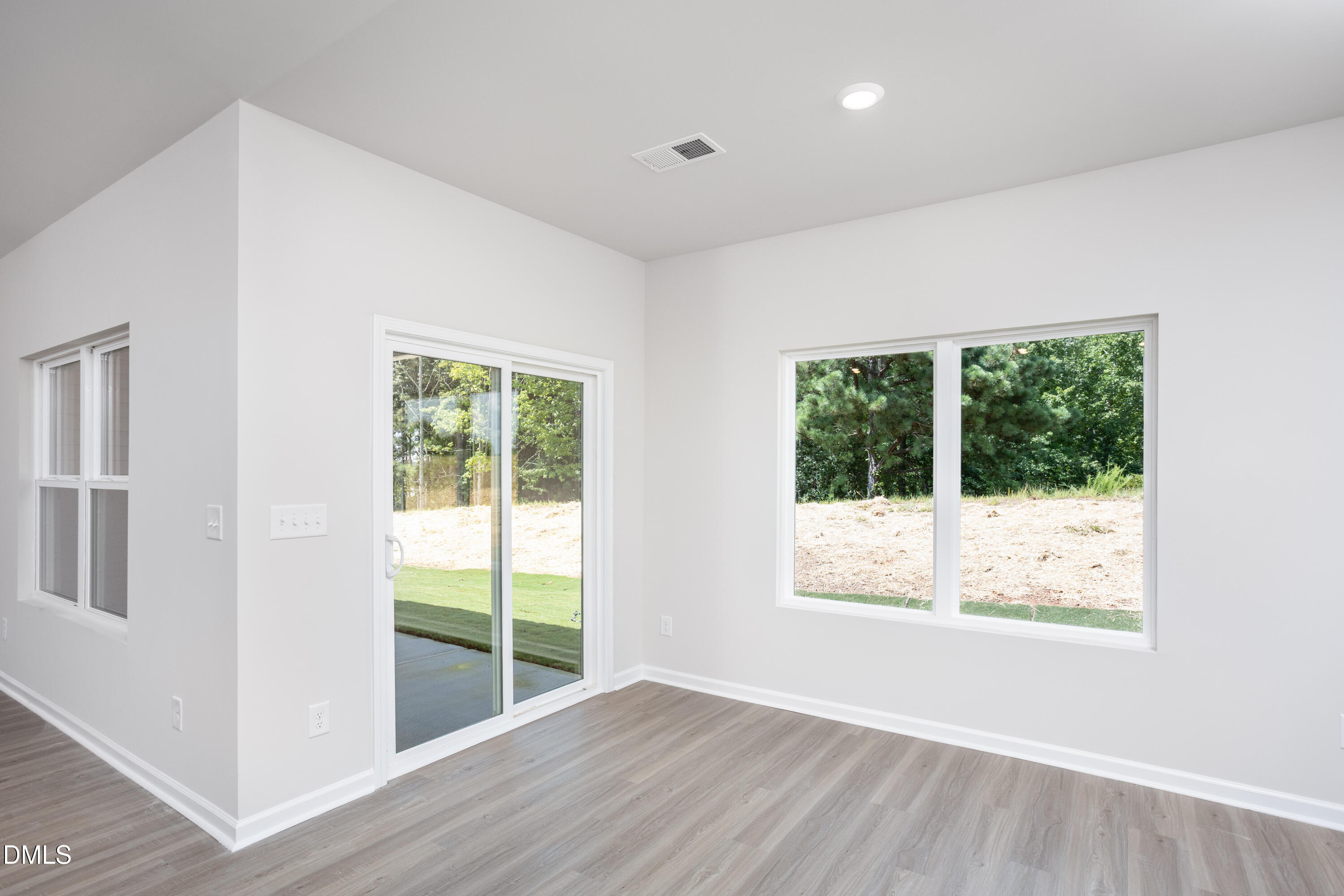 562 Chedworth Drive Property Photo 10
