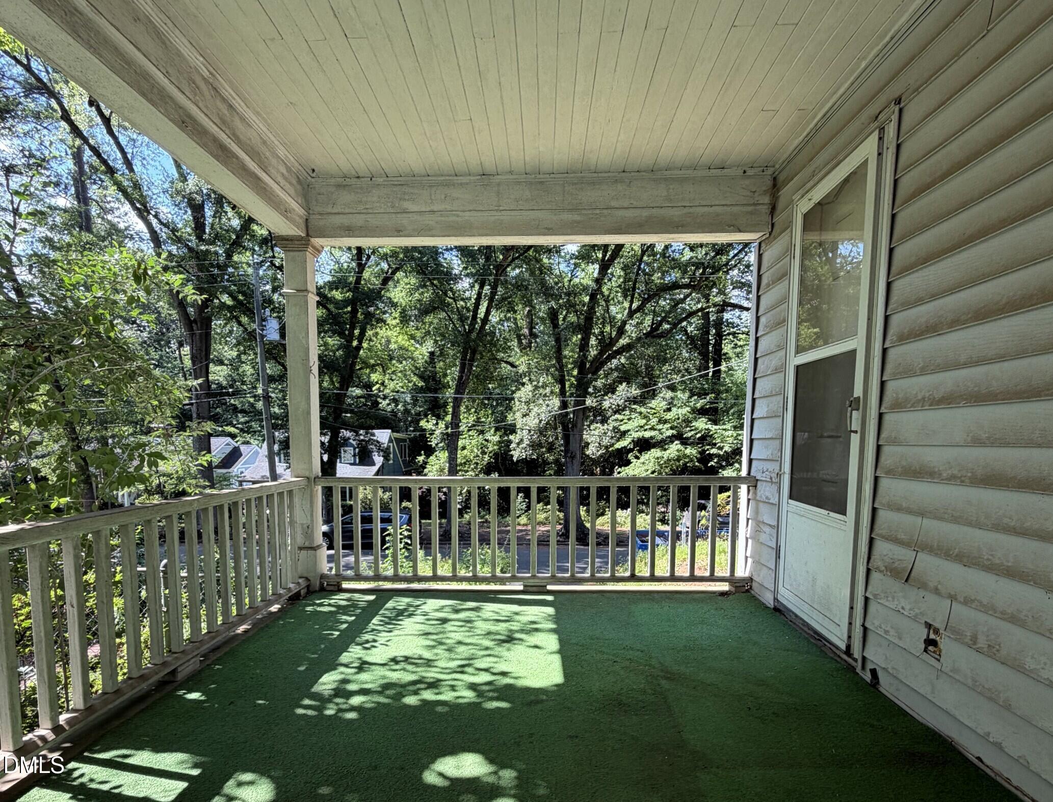 2601 Van Dyke Avenue Property Photo 4
