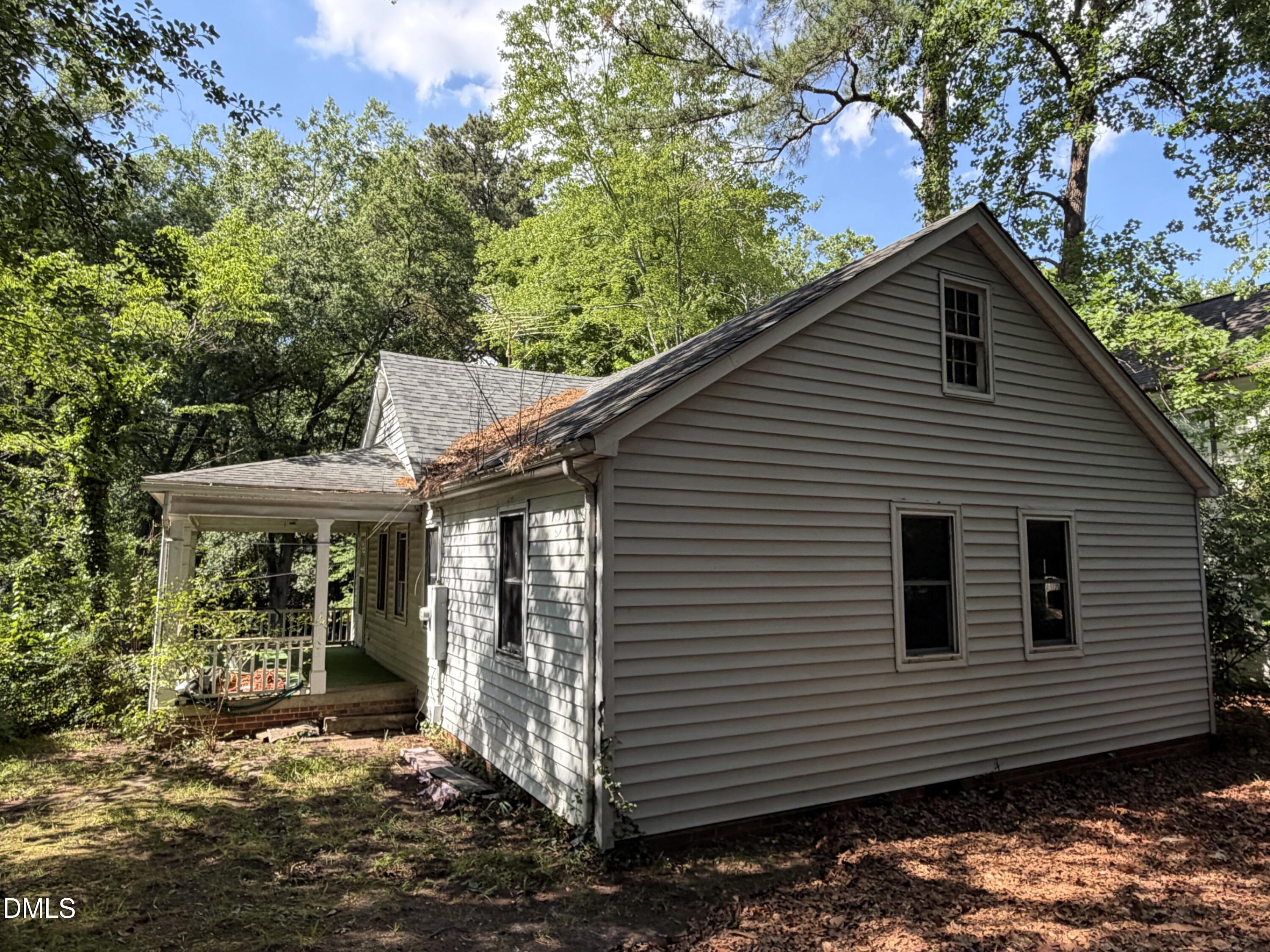 2601 Van Dyke Avenue Property Photo 5