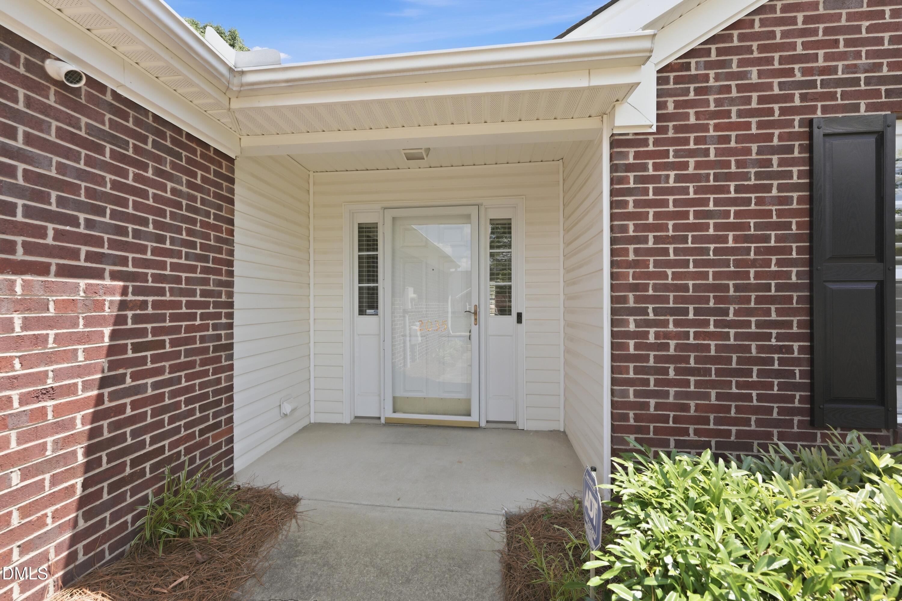 2035 Sweetbay Circle Property Photo 2