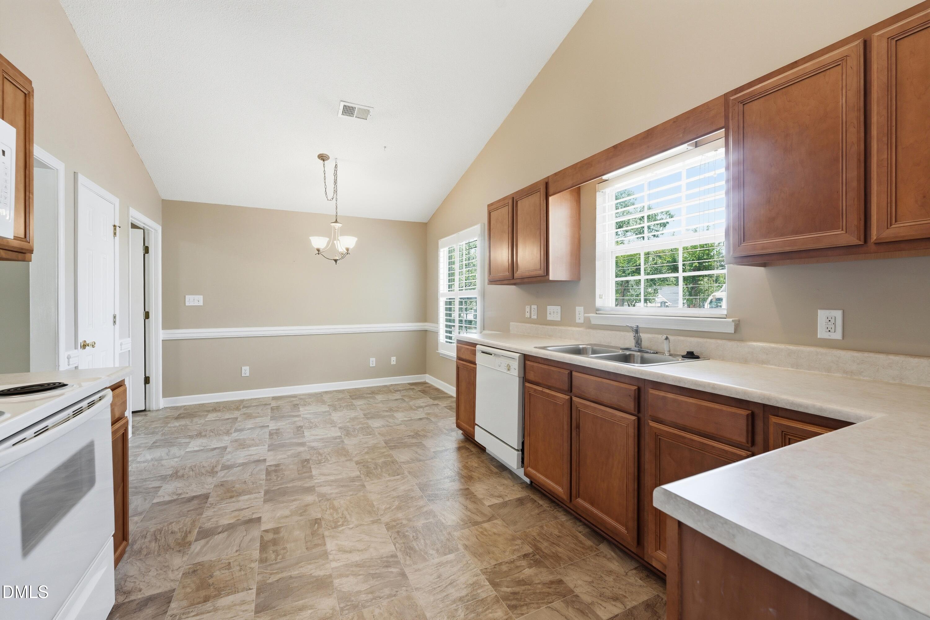 2035 Sweetbay Circle Property Photo 11