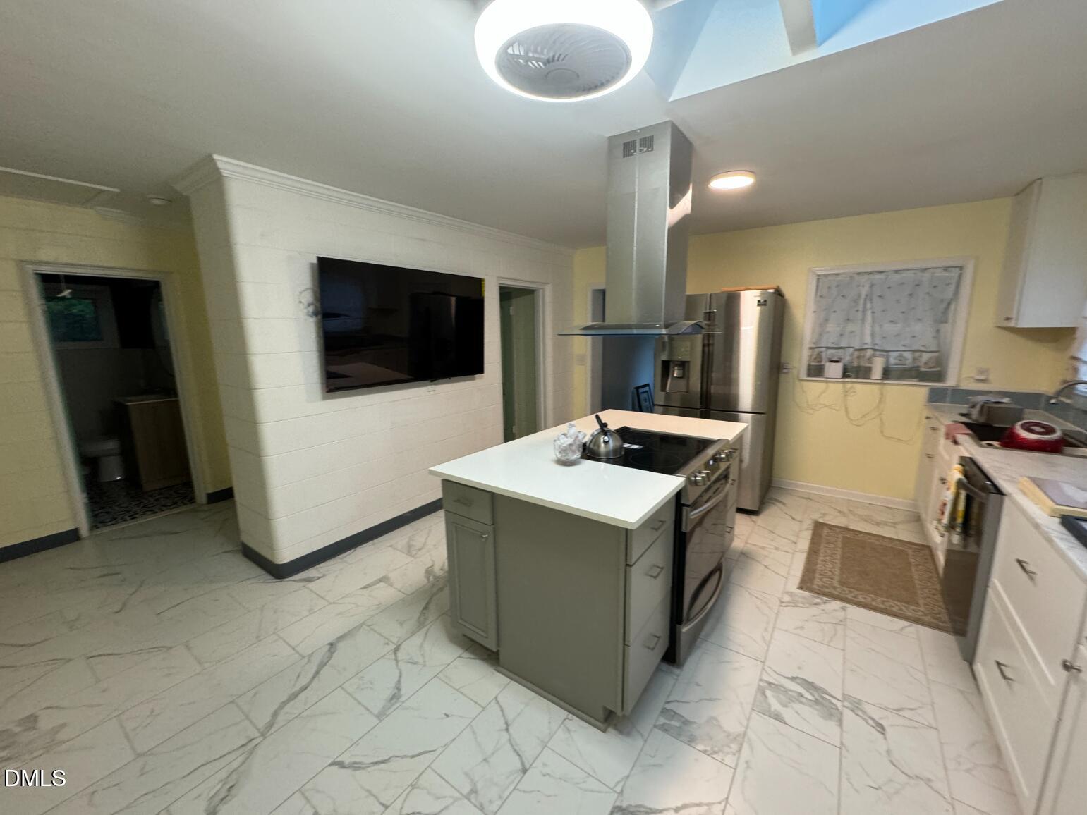 1305 Lynn Road Property Photo 7