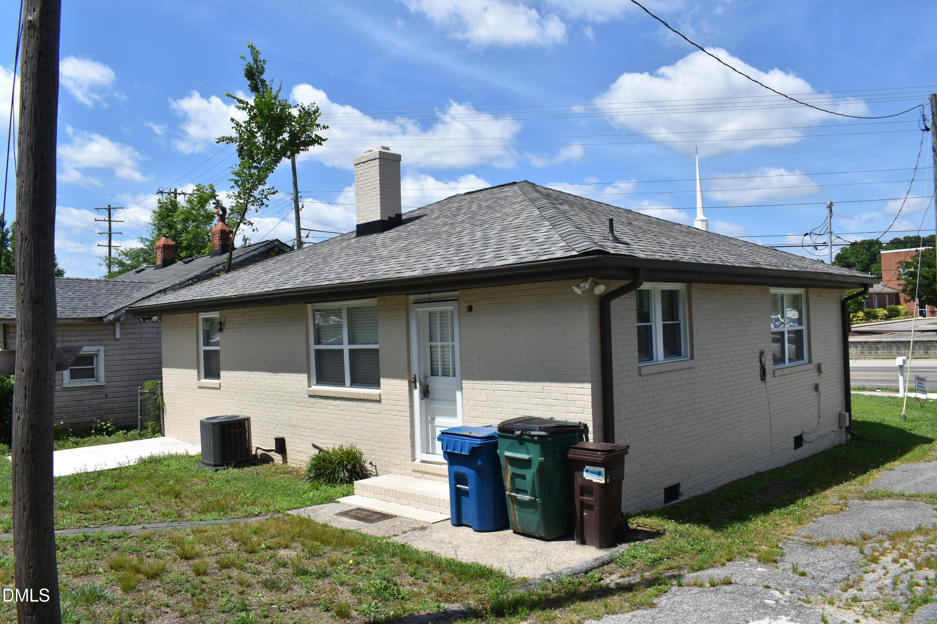 1907 S Miami Boulevard Property Photo 3
