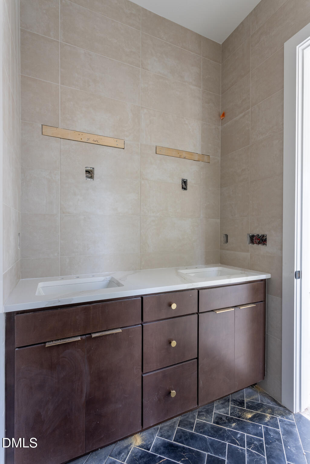 212 Gresham Avenue Property Photo 7