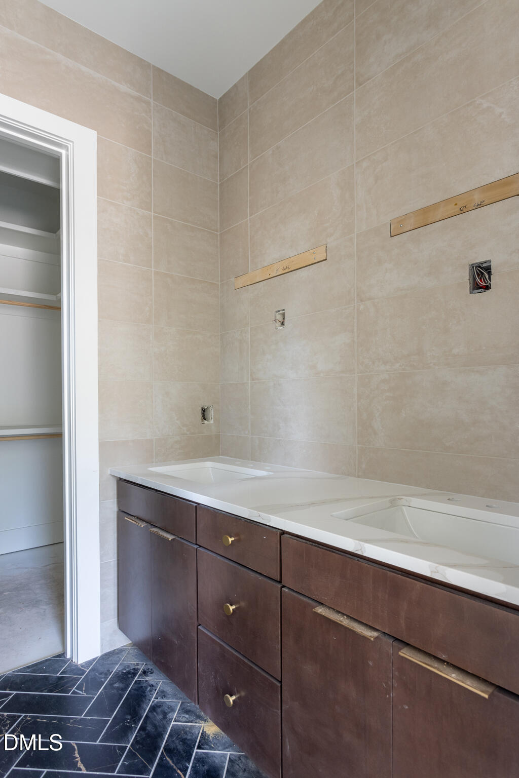 212 Gresham Avenue Property Photo 8