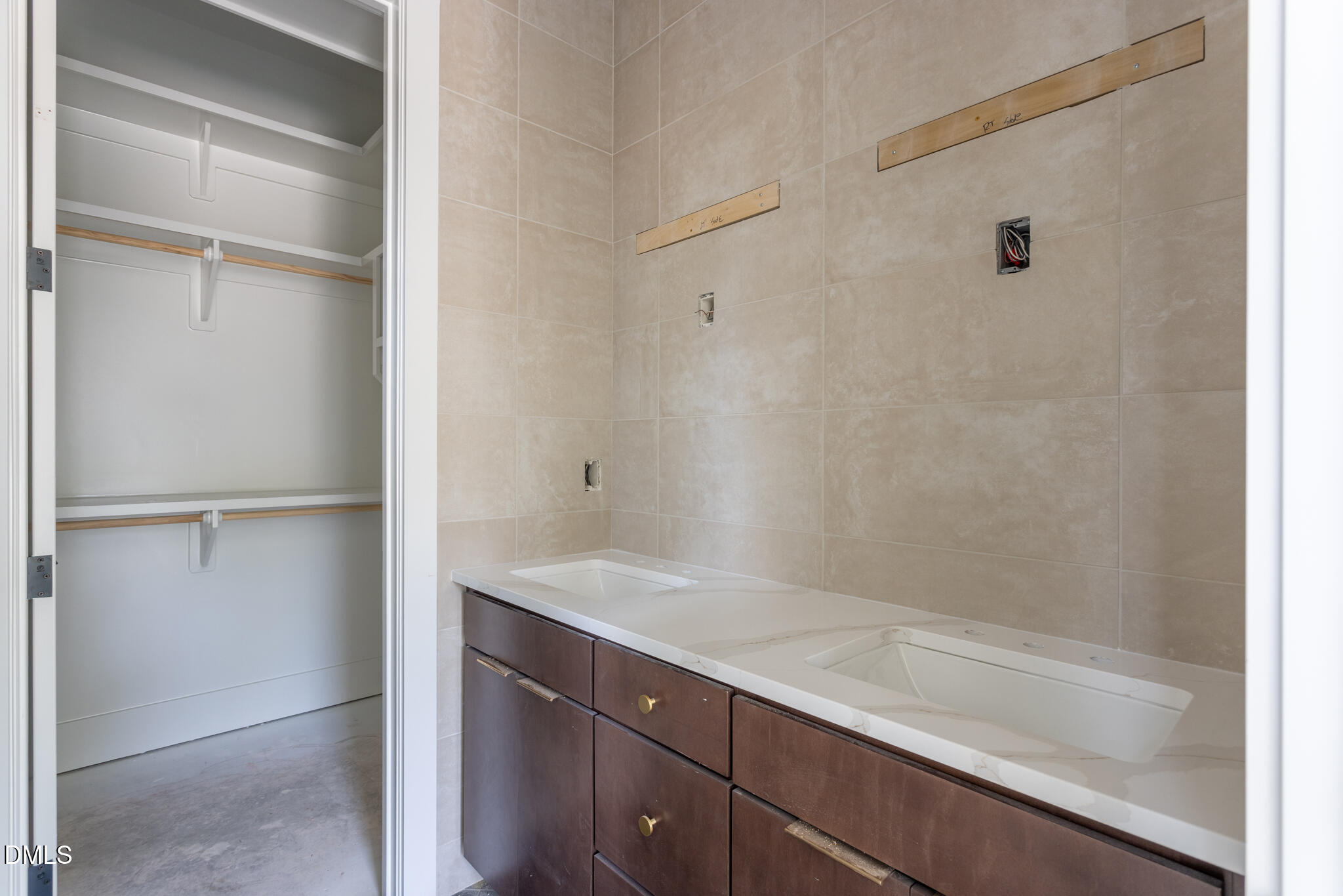 212 Gresham Avenue Property Photo 9