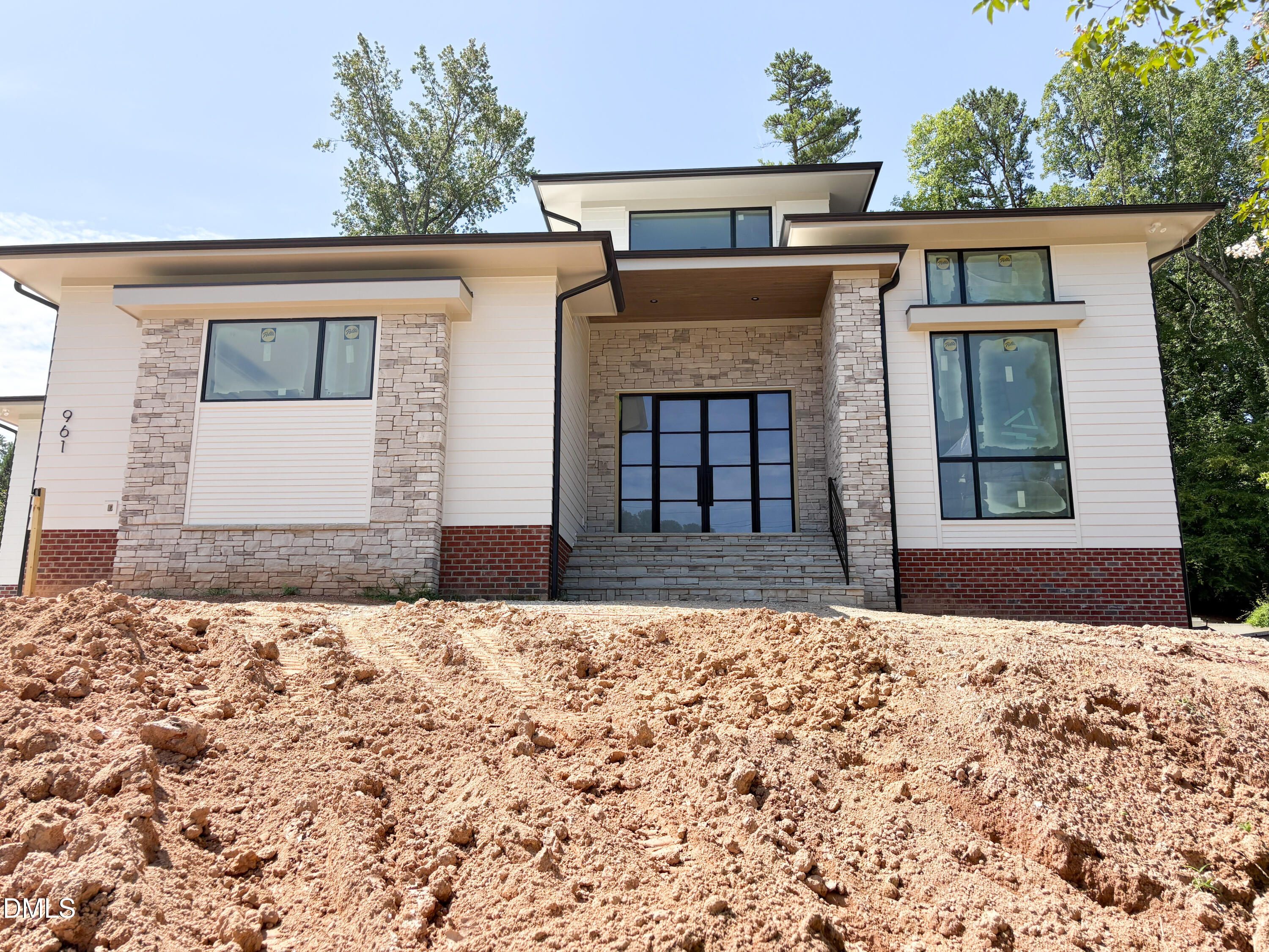 961 Wimbleton Drive Property Photo 1